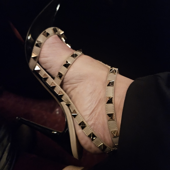 Valentino Rock Studded Pump - Picture 7 of 8